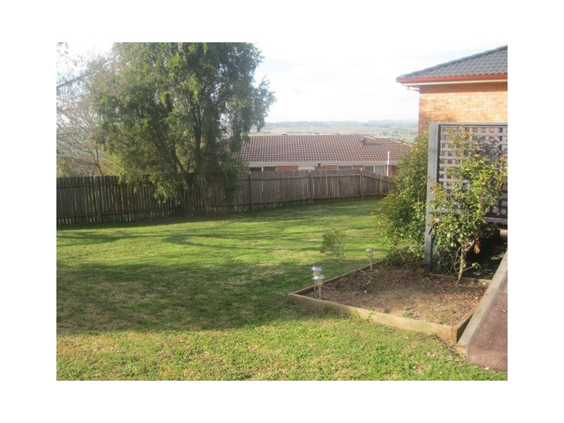 9 Parsons Cl, Bathurst NSW 2795