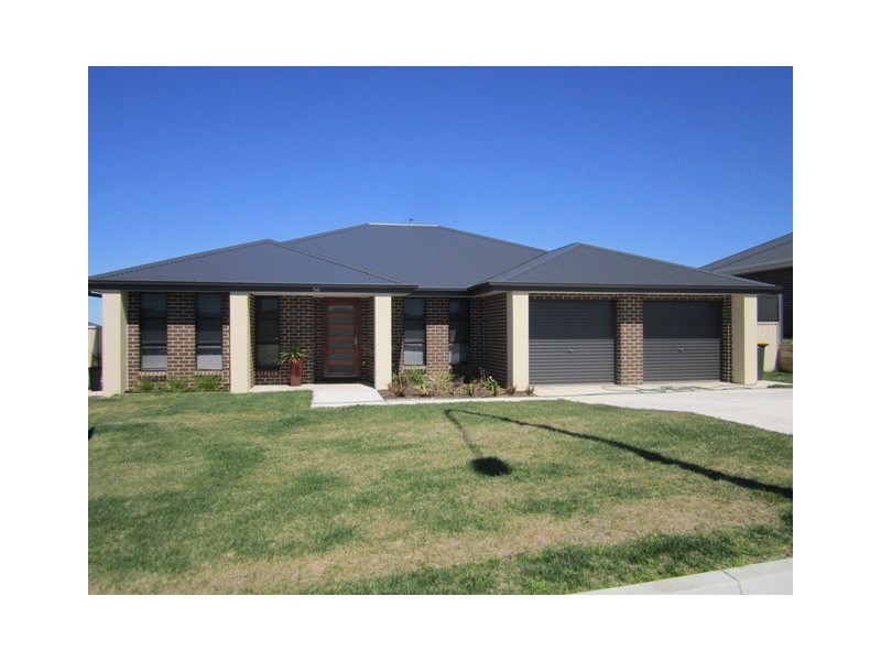 56 Ashworth Dr, Bathurst NSW 2795