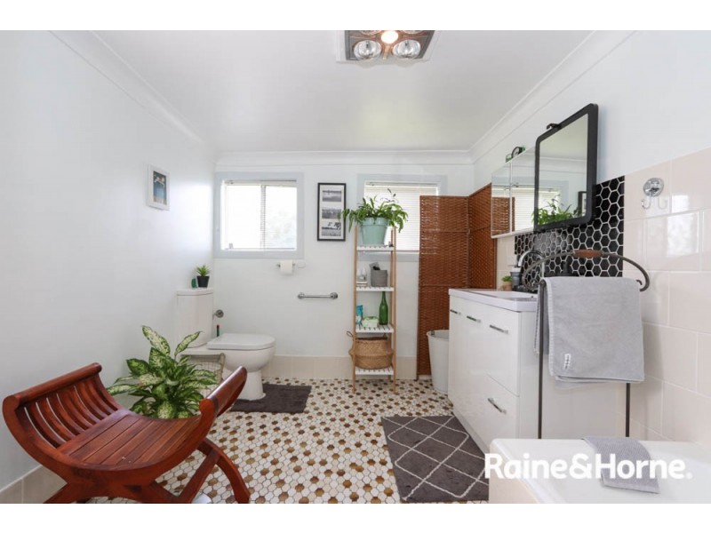 77 Bant Street, South Bathurst NSW 2795