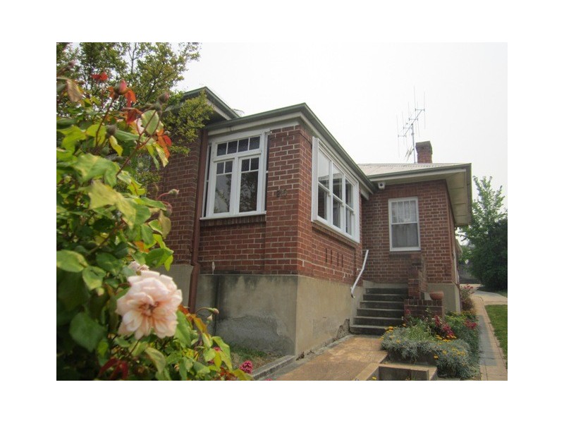 215 Stewart Street, Bathurst NSW 2795