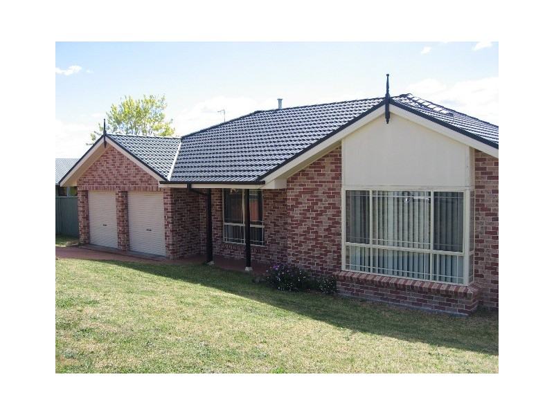 26 Sapphire Crescent, Bathurst NSW 2795