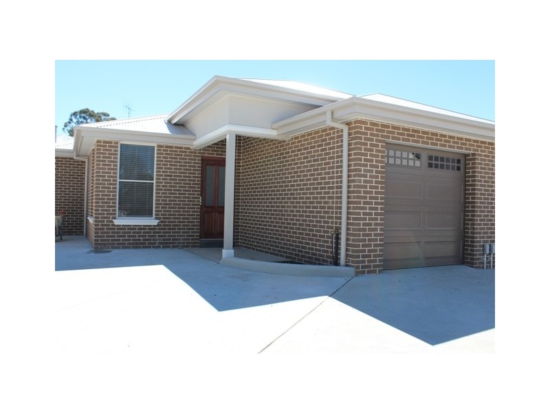 8/13 Busby St, Bathurst NSW 2795