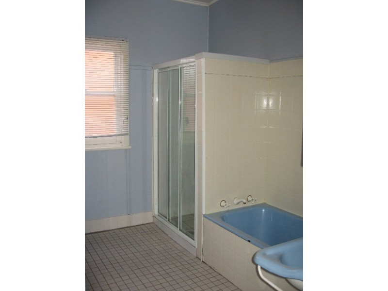 120 Peel St, Bathurst NSW 2795