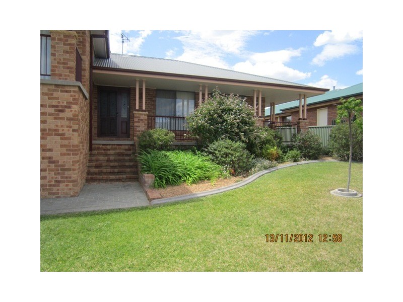 8 Nancarrow Pl, Bathurst NSW 2795