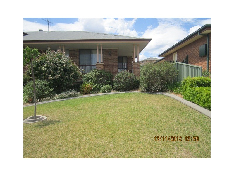 8 Nancarrow Pl, Bathurst NSW 2795