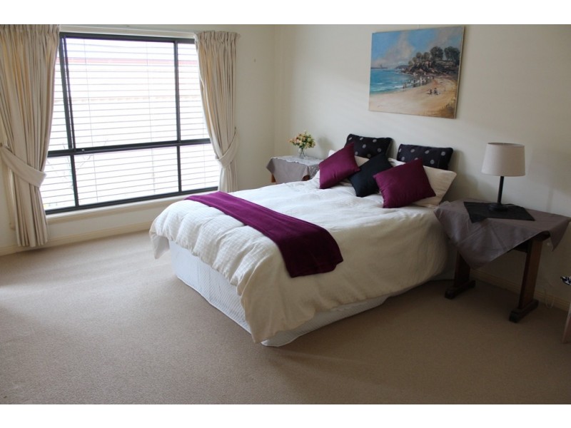 6 Georgia Place, Bathurst NSW 2795