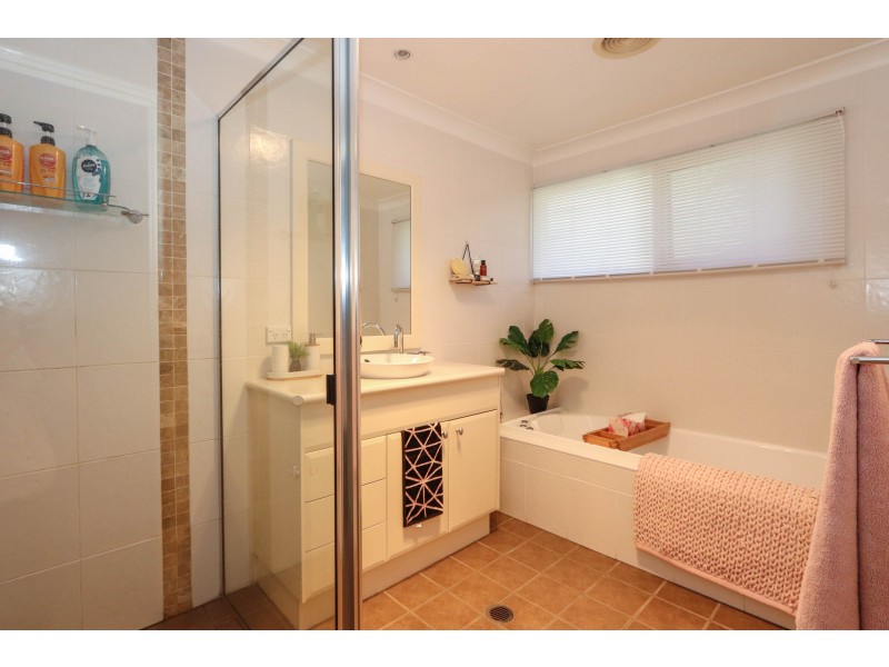 2 NORTHCOTT DRIVE, West Bathurst NSW 2795
