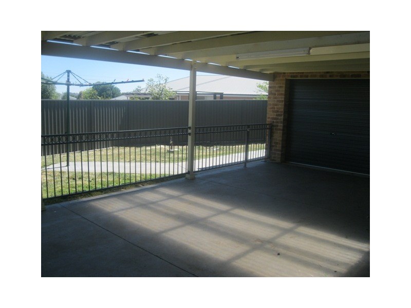 22 Willott Close, Bathurst NSW 2795