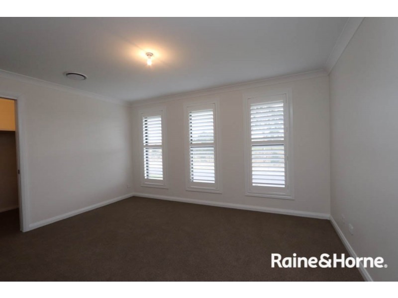 14 Governors Parade, Windradyne NSW 2795