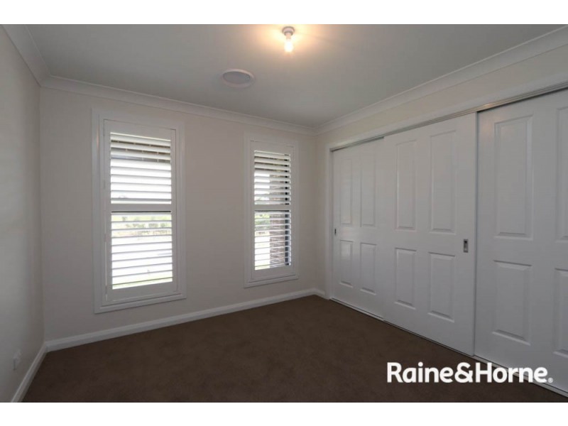 14 Governors Parade, Windradyne NSW 2795