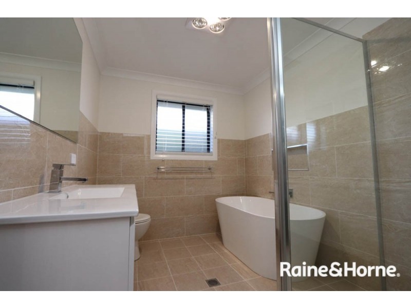 14 Governors Parade, Windradyne NSW 2795