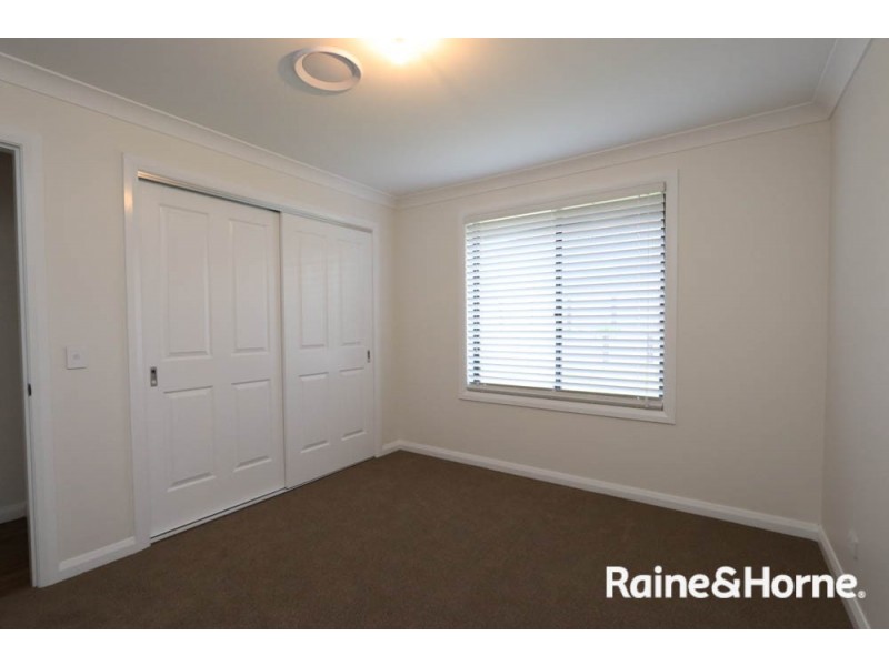 14 Governors Parade, Windradyne NSW 2795