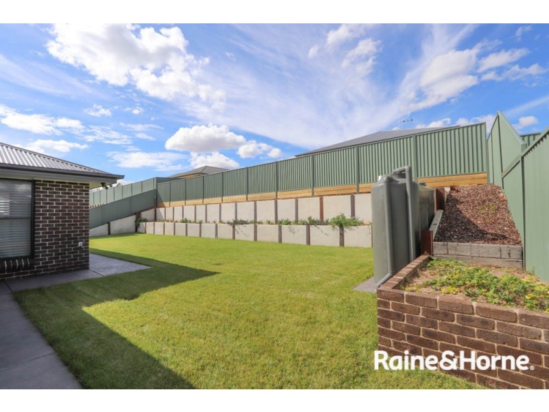 14 Governors Parade, Windradyne NSW 2795