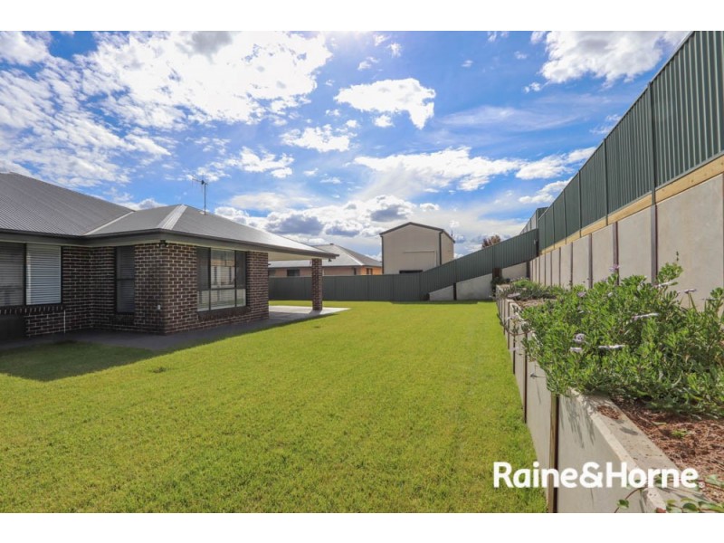 14 Governors Parade, Windradyne NSW 2795