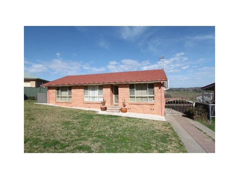 15 Holterman Pl, Bathurst NSW 2795