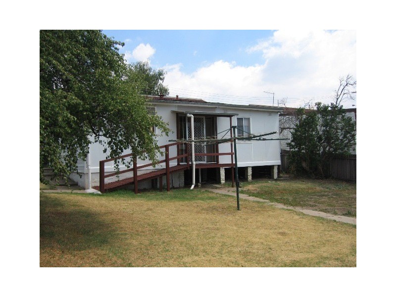 12 Moresby Way, Bathurst NSW 2795