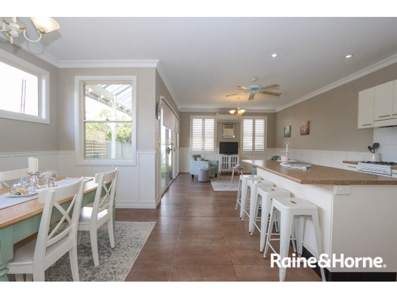 136 Bentinck Street, Bathurst NSW 2795