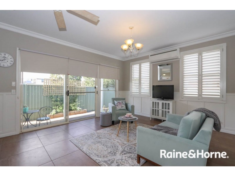 136 Bentinck Street, Bathurst NSW 2795