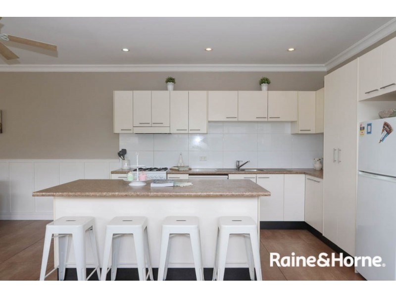 136 Bentinck Street, Bathurst NSW 2795