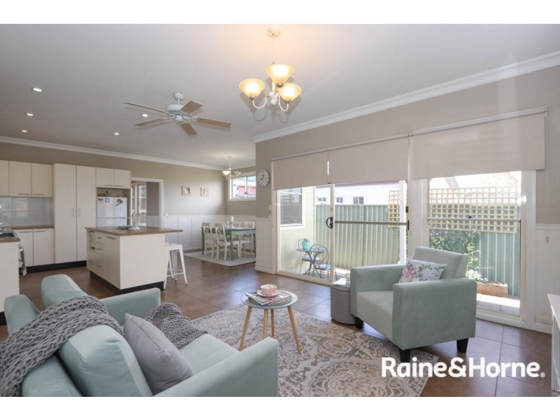 136 Bentinck Street, Bathurst NSW 2795