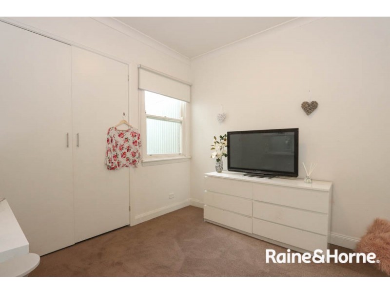 136 Bentinck Street, Bathurst NSW 2795