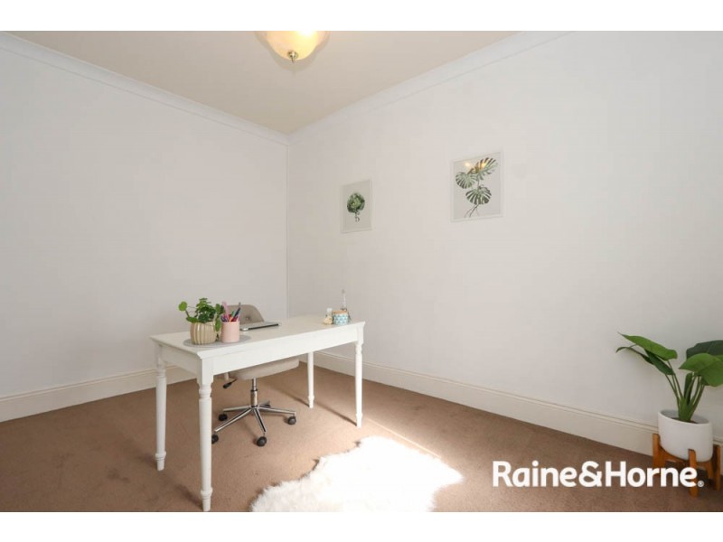 136 Bentinck Street, Bathurst NSW 2795