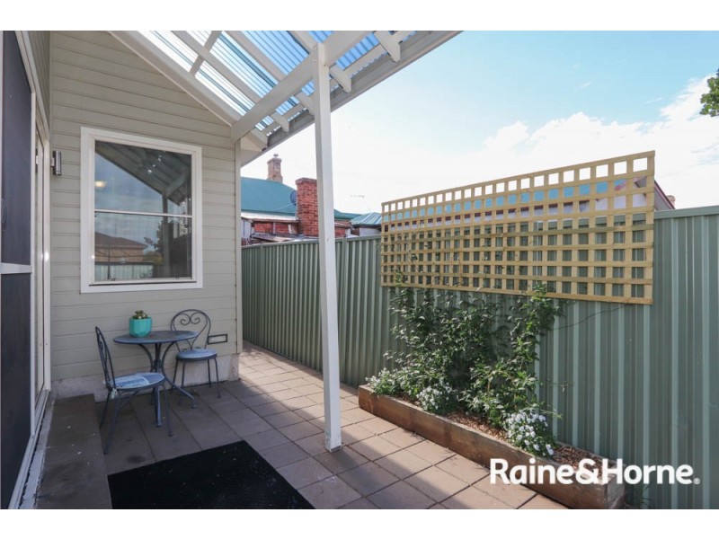 136 Bentinck Street, Bathurst NSW 2795