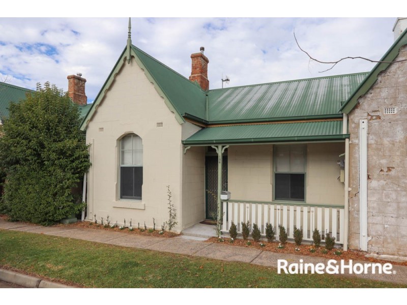 136 Bentinck Street, Bathurst NSW 2795