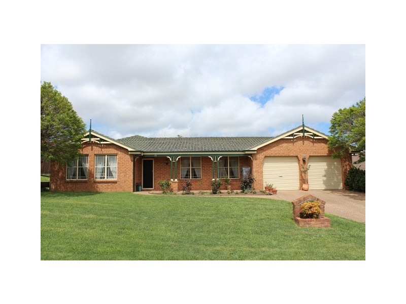 13 Wentworth Drive, Bathurst NSW 2795
