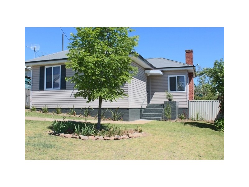 1 Moodie Place, Bathurst NSW 2795