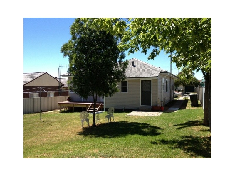 1 Moodie Place, Bathurst NSW 2795