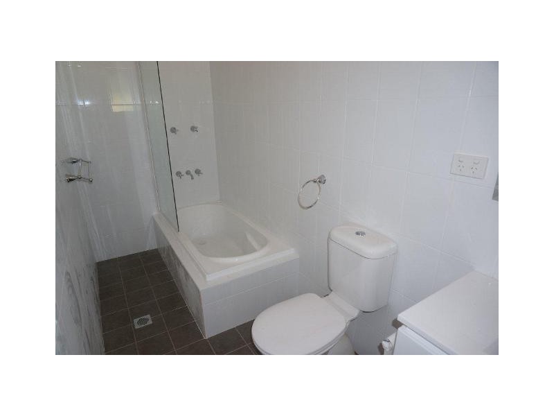 17 Gilmour Street, Bathurst NSW 2795