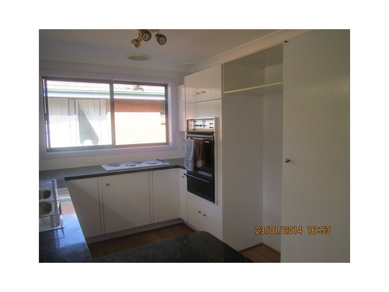 8 Deniehy Place, Bathurst NSW 2795