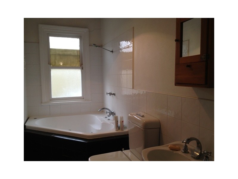 220 Rocket St, Bathurst NSW 2795