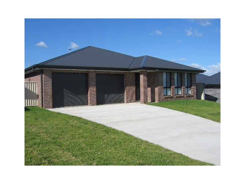 28 Amber Close, Bathurst NSW 2795