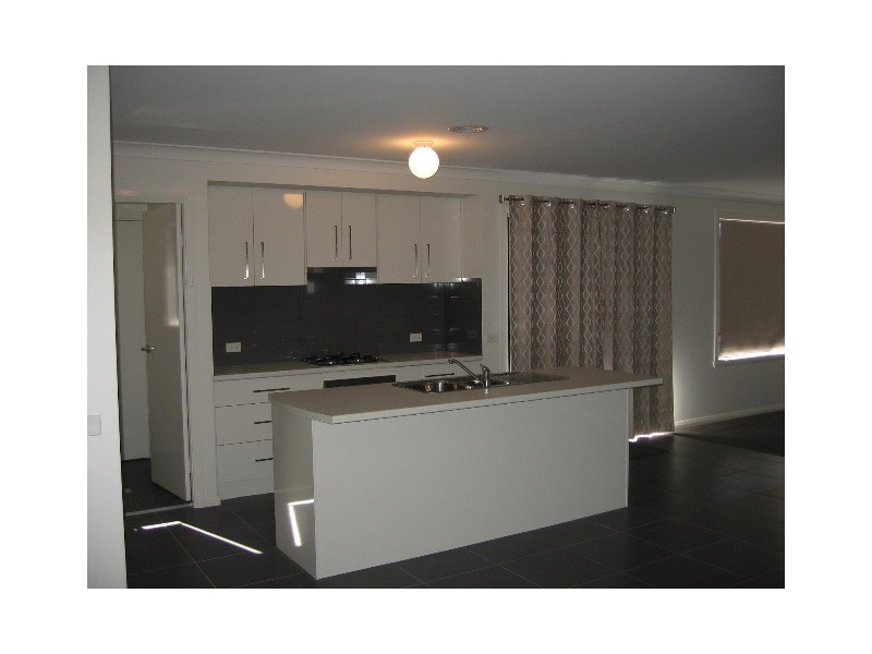 28 Amber Close, Bathurst NSW 2795