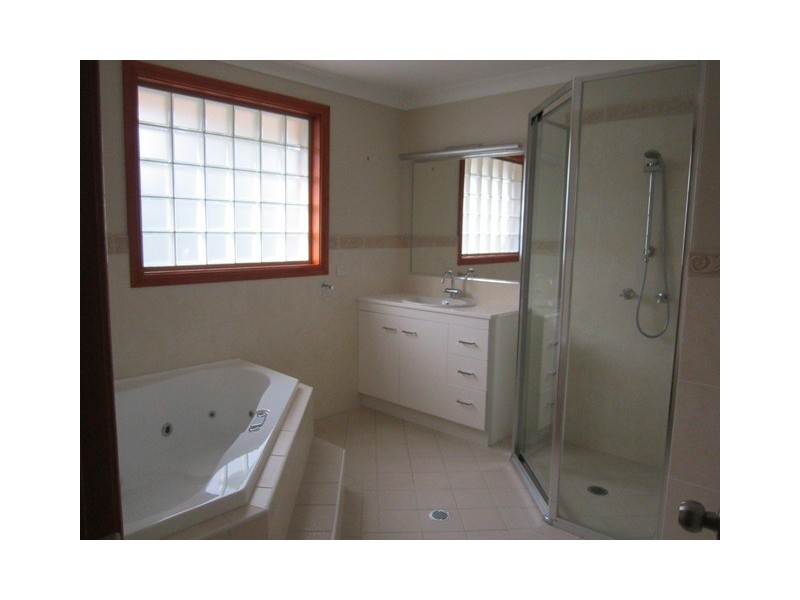 48 Darwin Dr, Bathurst NSW 2795
