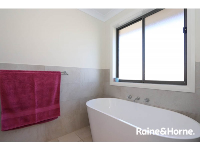 68 Wentworth Drive, Kelso NSW 2795