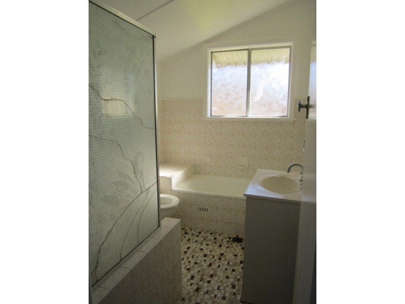 21 Moresby Way, Bathurst NSW 2795