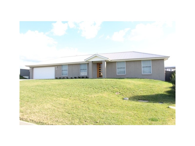 23 Cheviot Dr, Bathurst NSW 2795