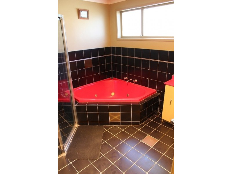 4 Nightmarch Pde, Bathurst NSW 2795