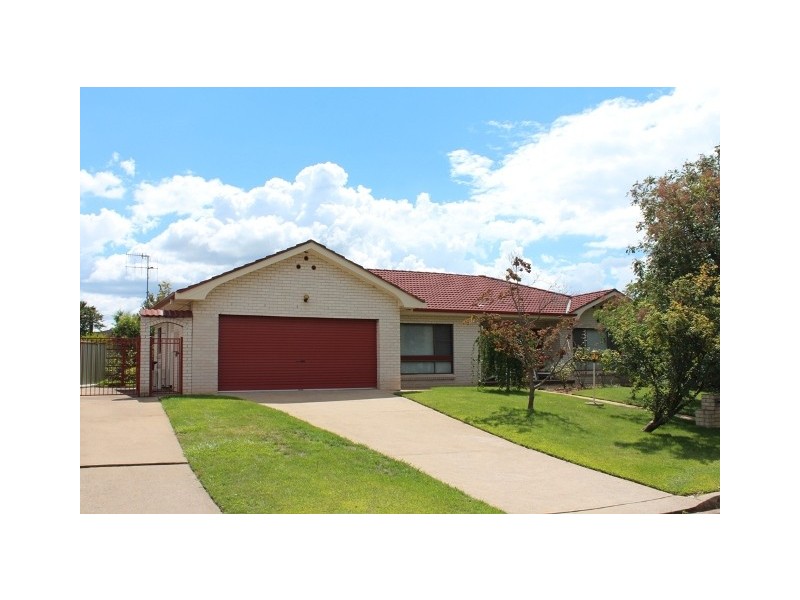 6  Dunrossil Crescent, Bathurst NSW 2795