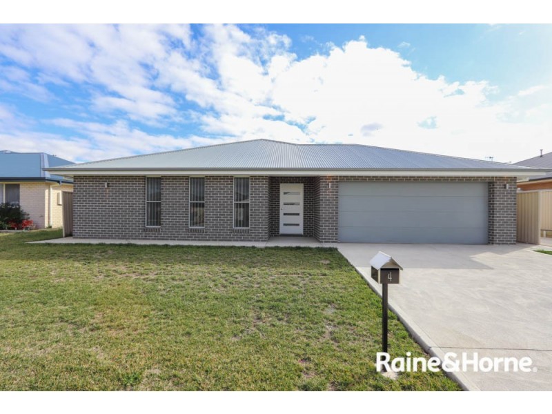 4 Maxwell Drive, Eglinton NSW 2795