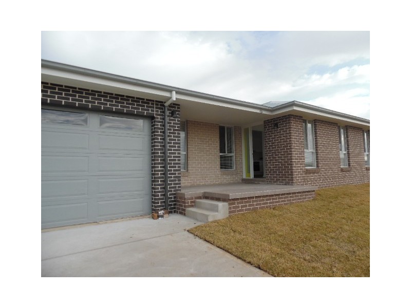 13A Parer Rd, Bathurst NSW 2795