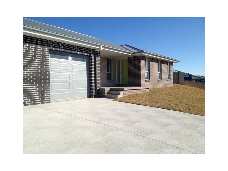 13B Parer Rd, Bathurst NSW 2795