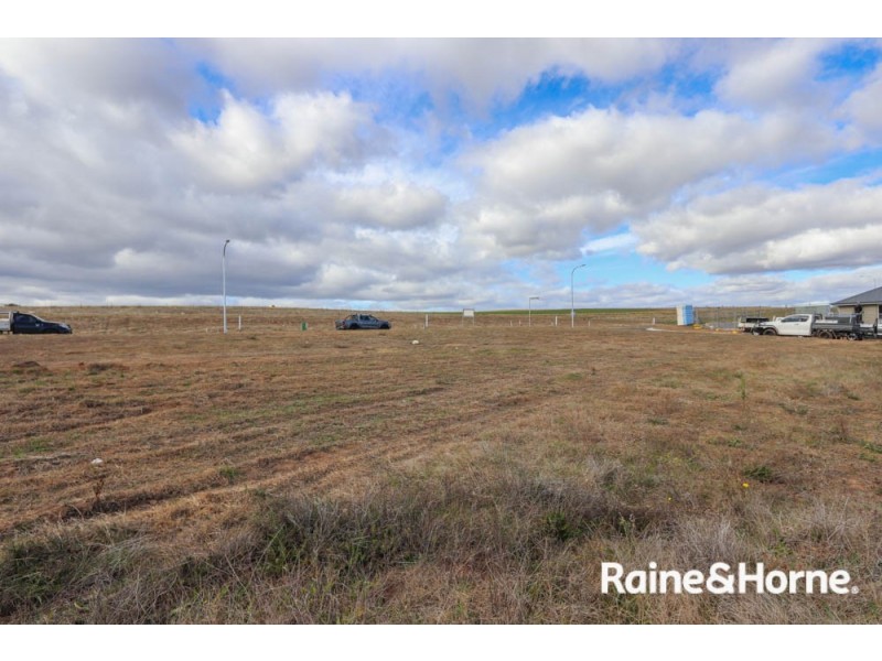 22 Newlands Crescent, Kelso NSW 2795