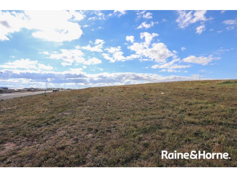 6 Dovey Drive, Kelso NSW 2795