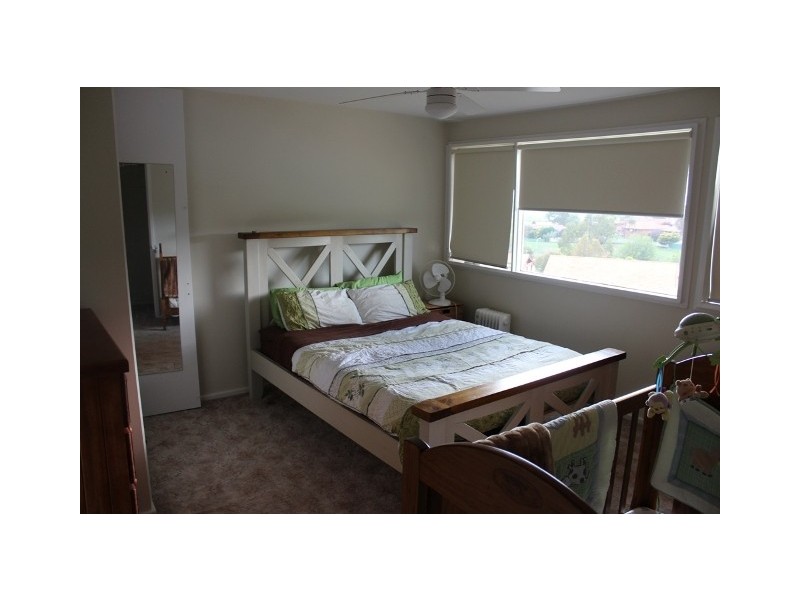 2 Middlemiss Pl, Bathurst NSW 2795