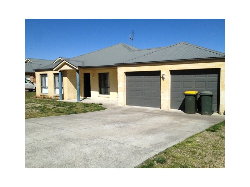 11a Hassall Gr, Kelso NSW 2795