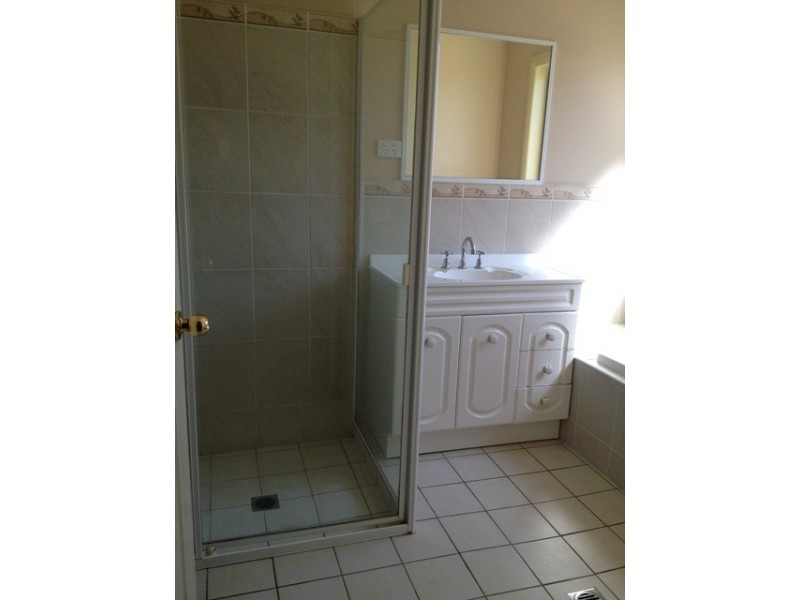 11a Hassall Gr, Kelso NSW 2795